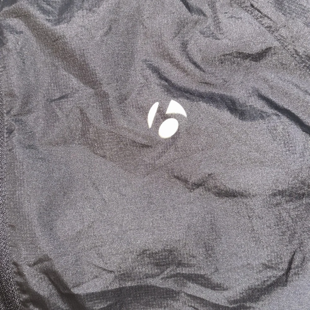 Bontrager Running Lightweight Packable Wind Jacket, Size M - Picture 8 of 16